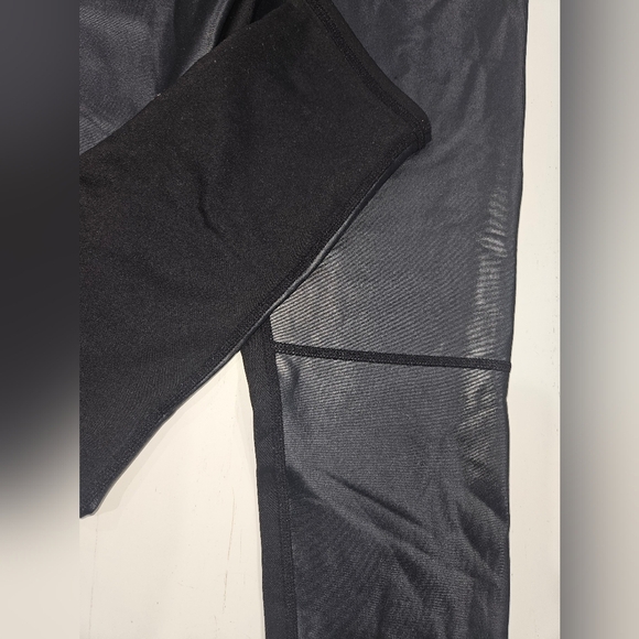 Ingrid and Isabel Faux Leather Maternity Leggings Black Comfy Pregnancy. Medium - Picture 4 of 6